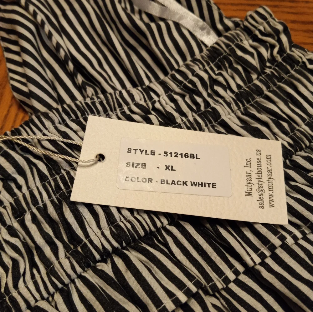 Tie strap top.  Size xl - Picture 3 of 3